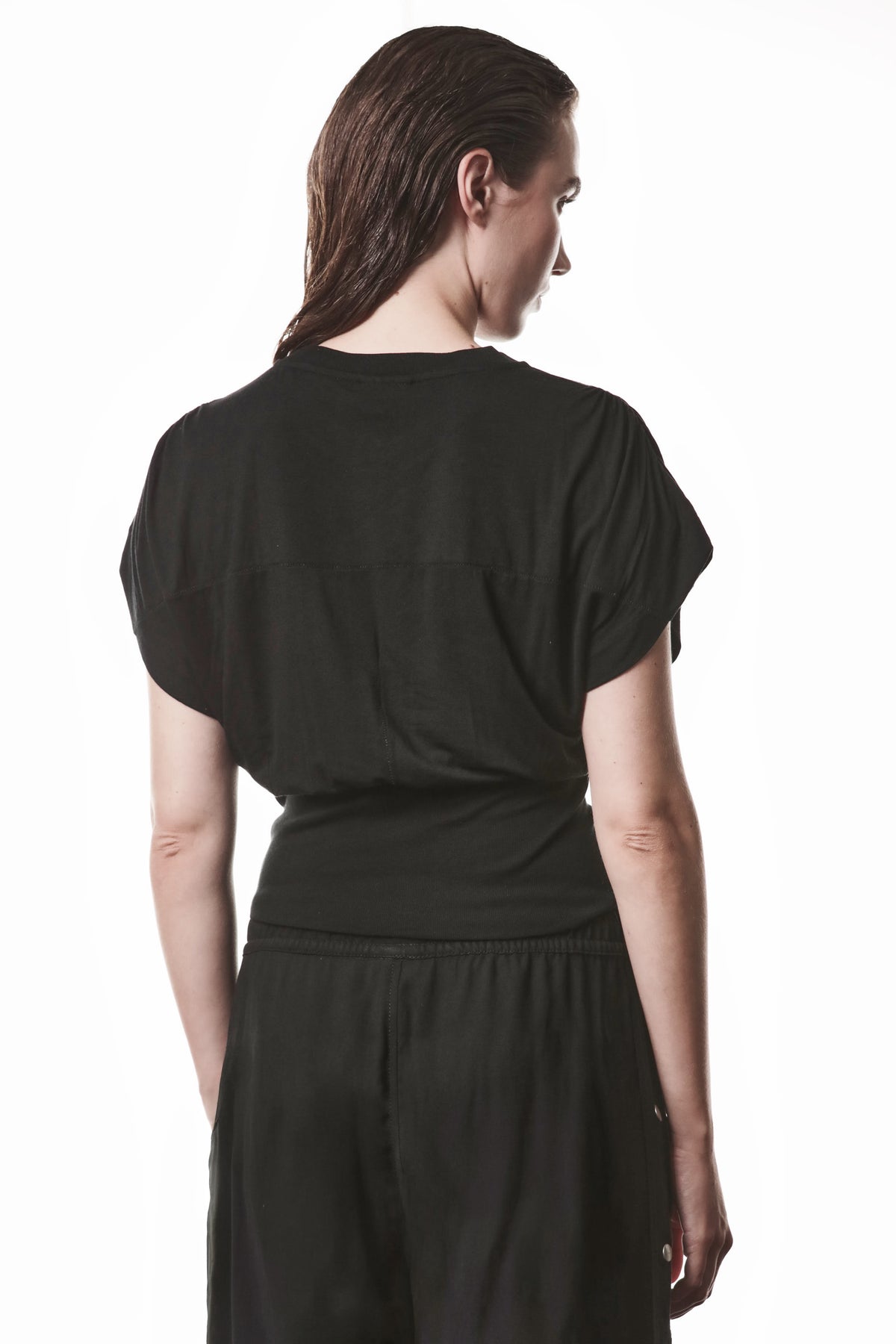 BLACK GATHERED SHOULDERS TOP