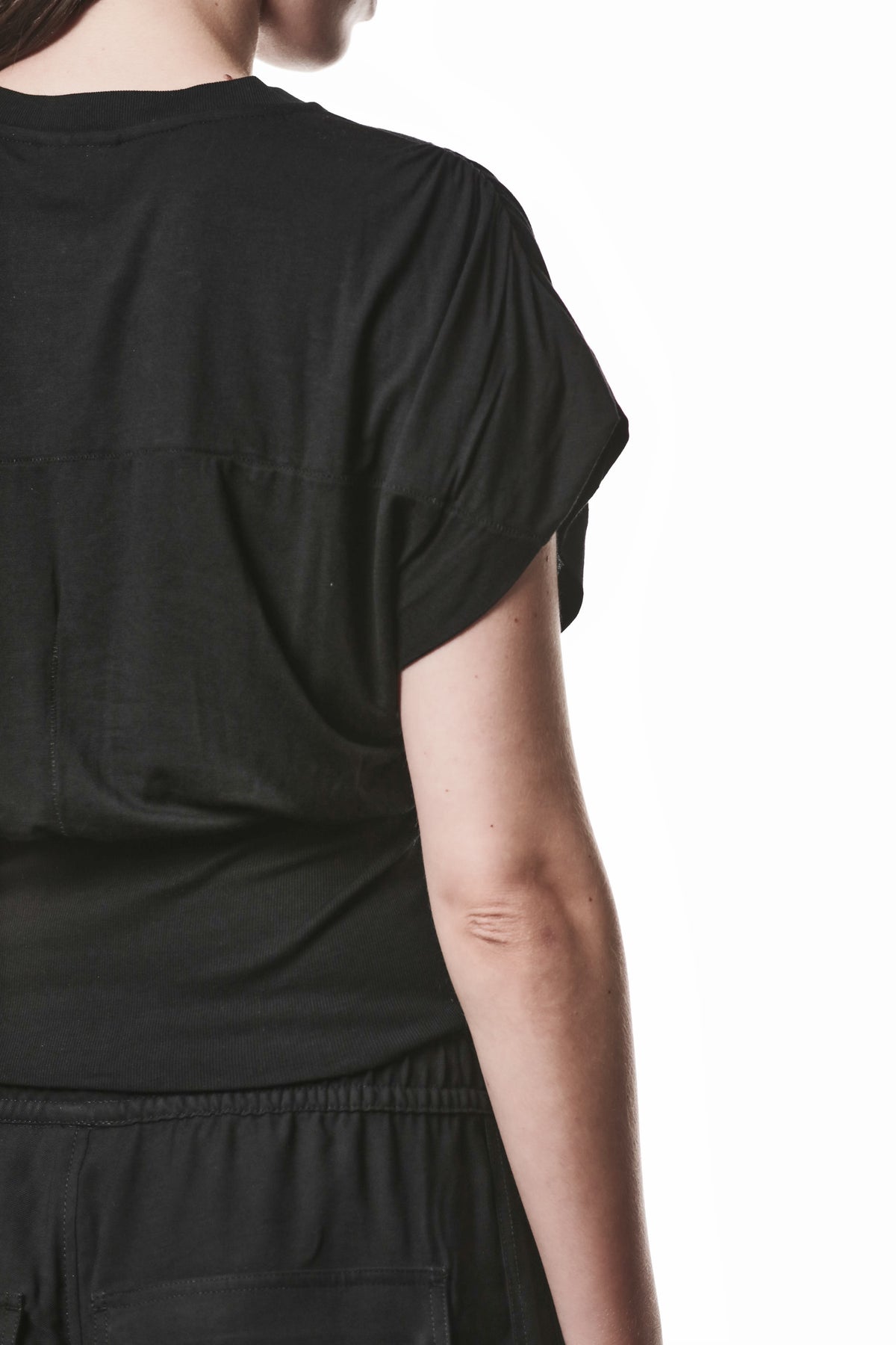 BLACK GATHERED SHOULDERS TOP