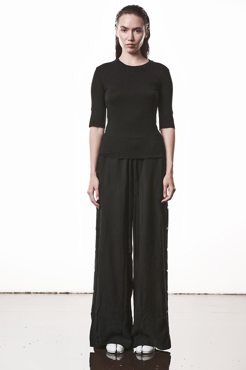 BLACK HALF SLEEVES SLIM TEE