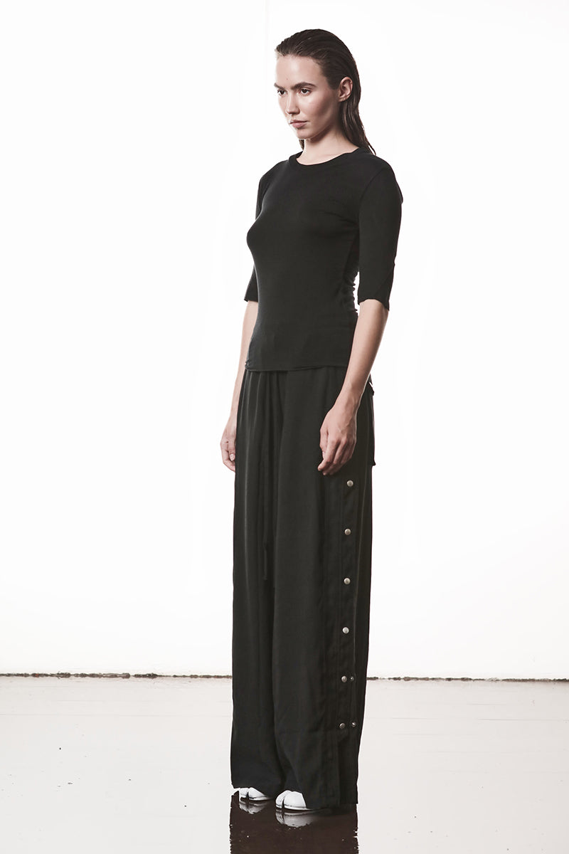 BLACK HALF SLEEVES SLIM TEE