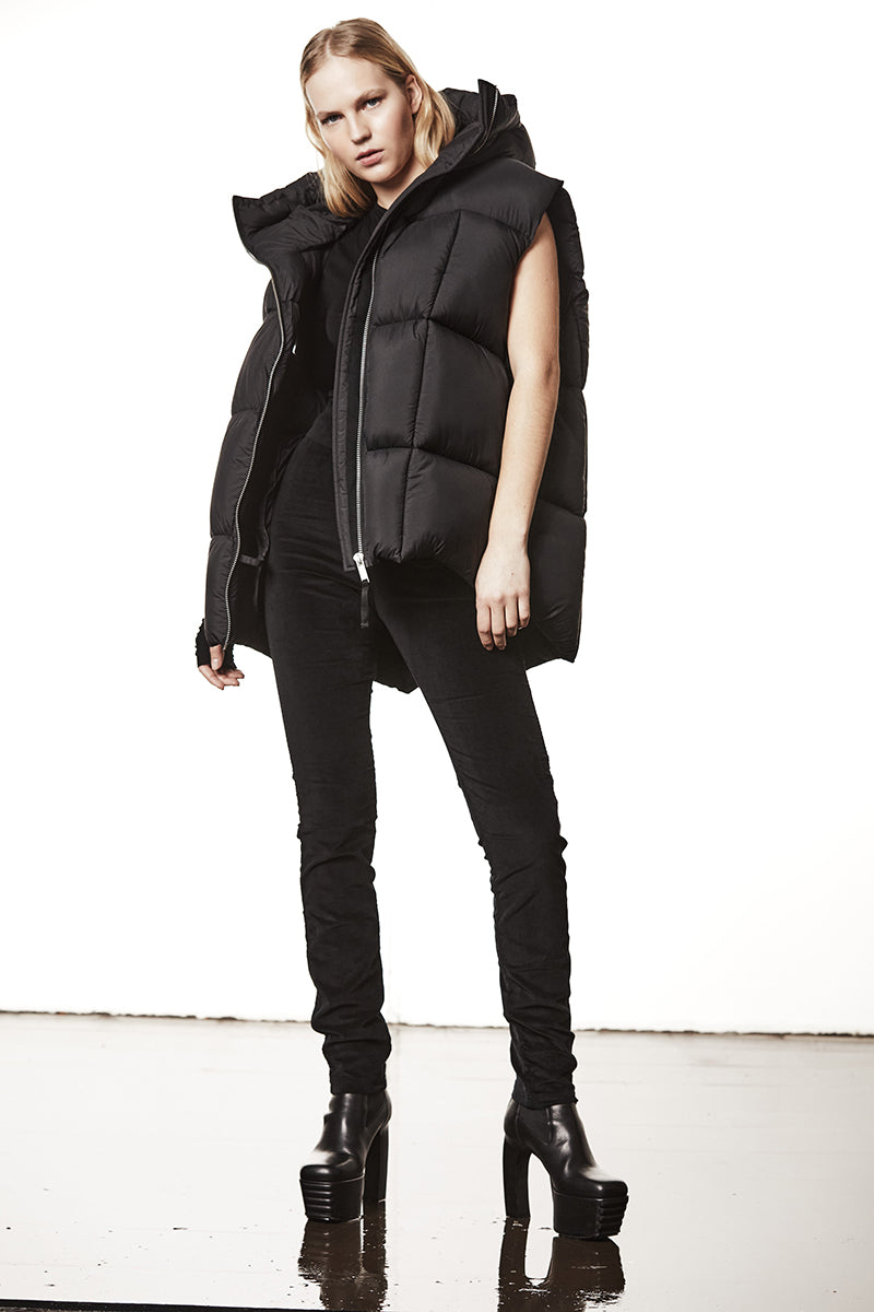 BLACK PUFFER VEST
