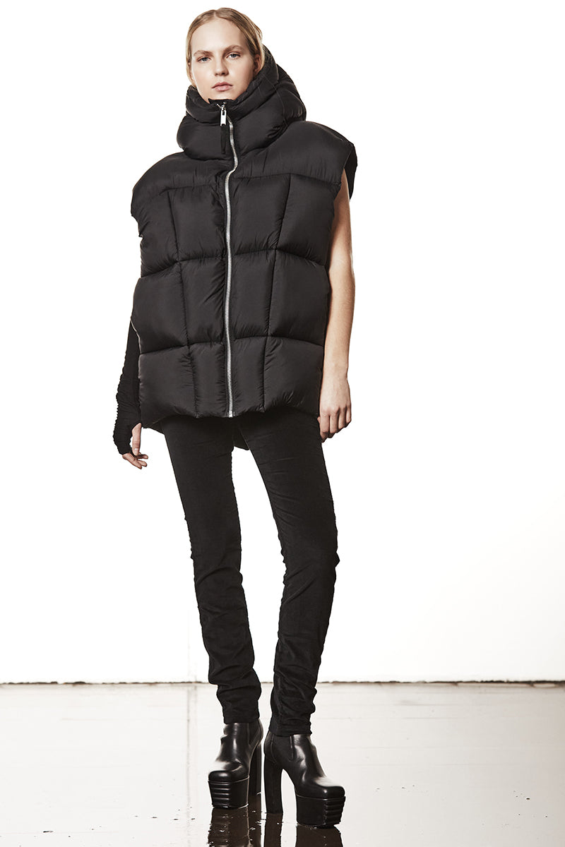 BLACK PUFFER VEST