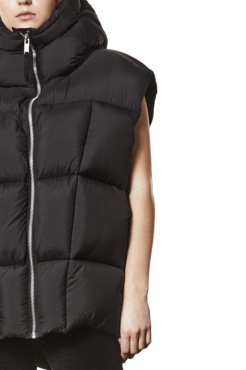 BLACK PUFFER VEST