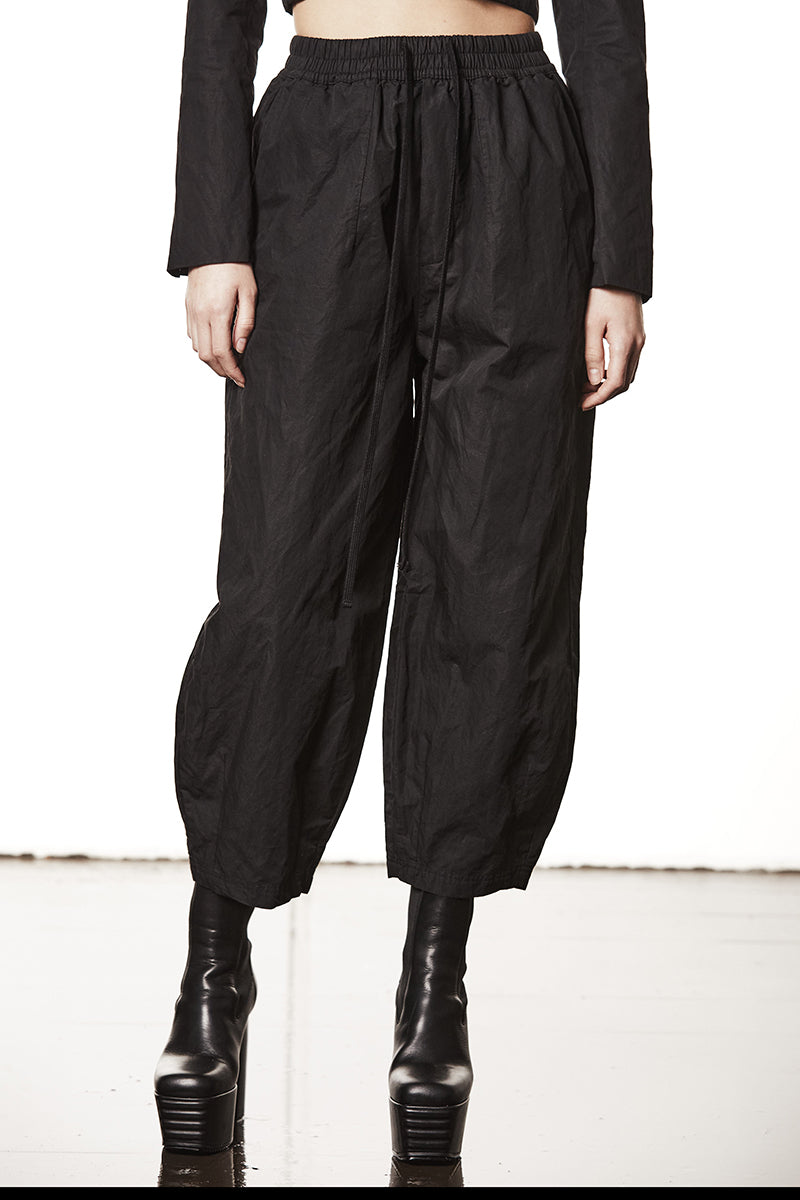 WOVEN TROUSERS WITH METALLIC EFFECT