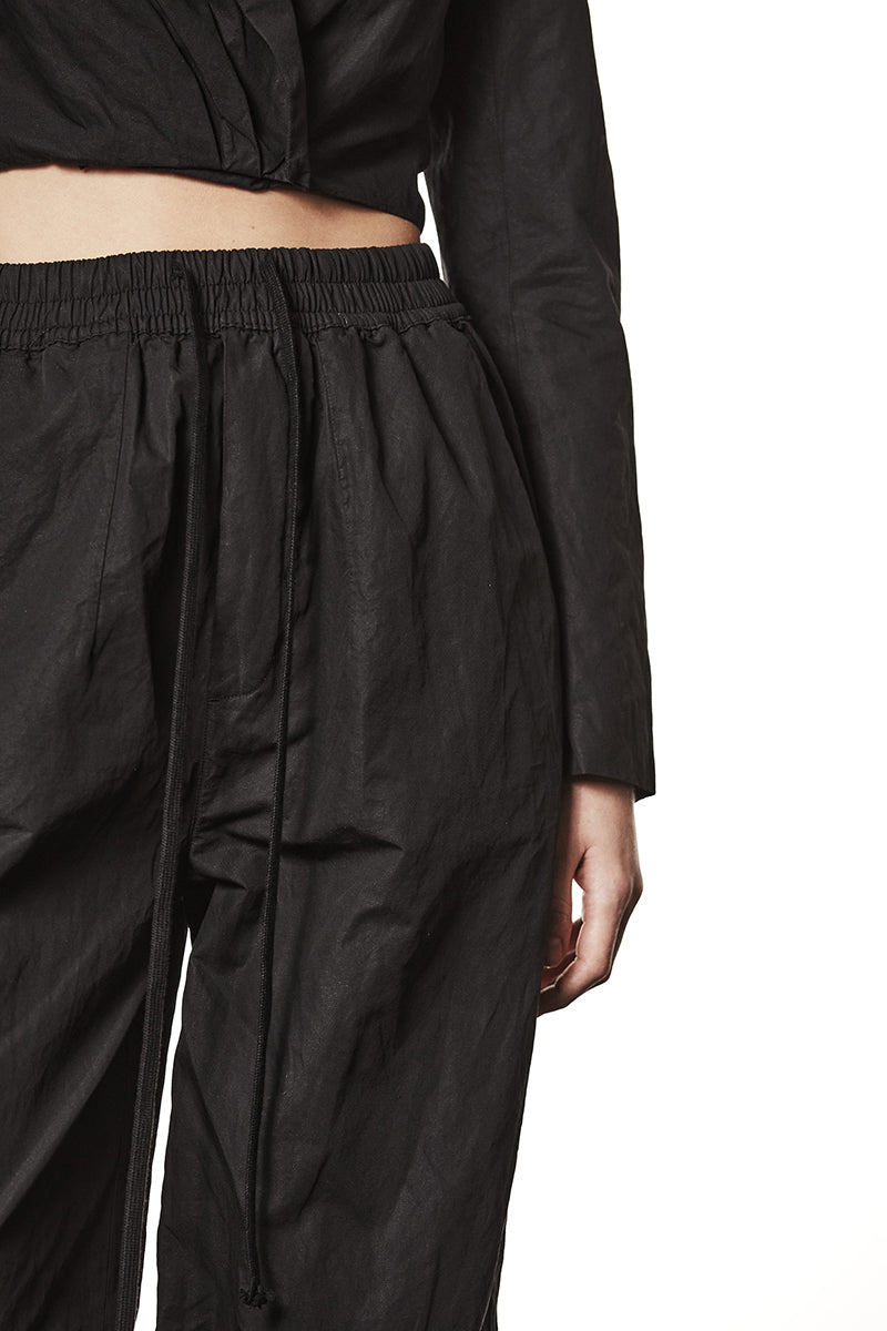 WOVEN TROUSERS WITH METALLIC EFFECT