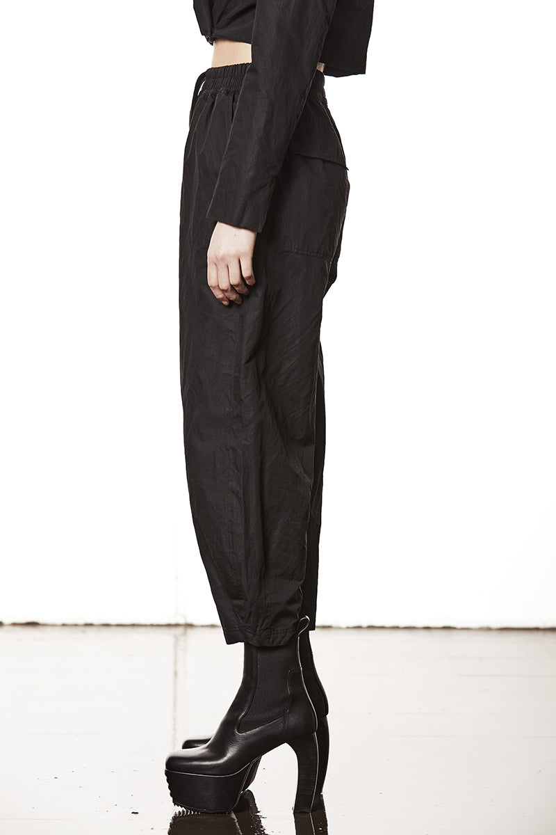 WOVEN TROUSERS WITH METALLIC EFFECT