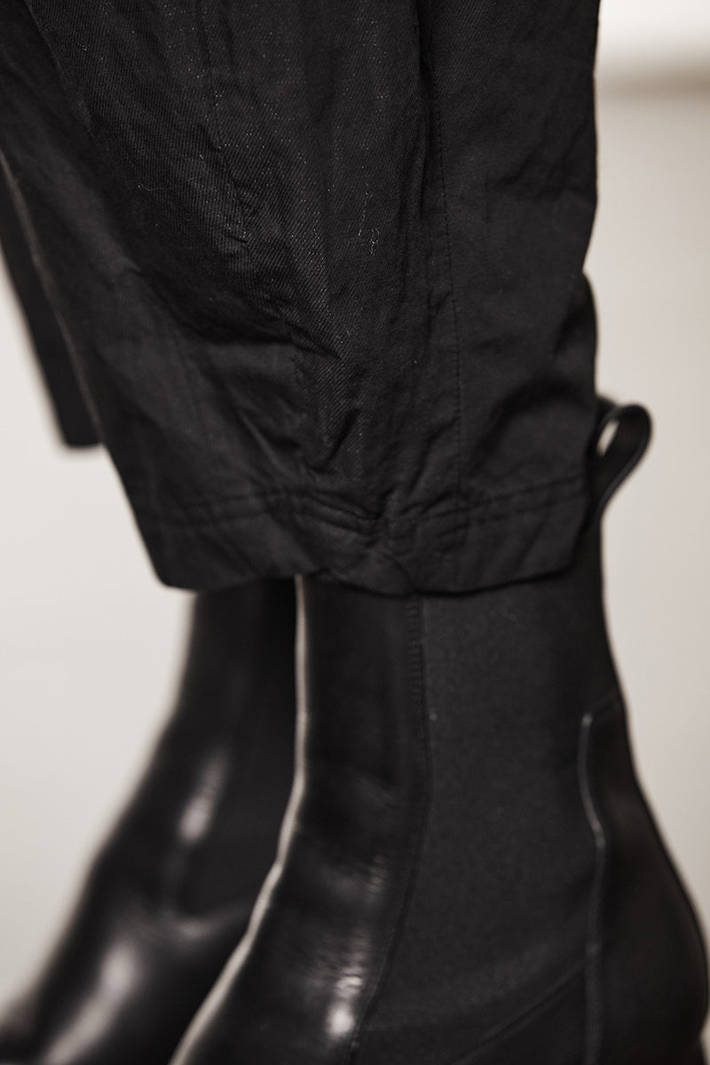 WOVEN TROUSERS WITH METALLIC EFFECT