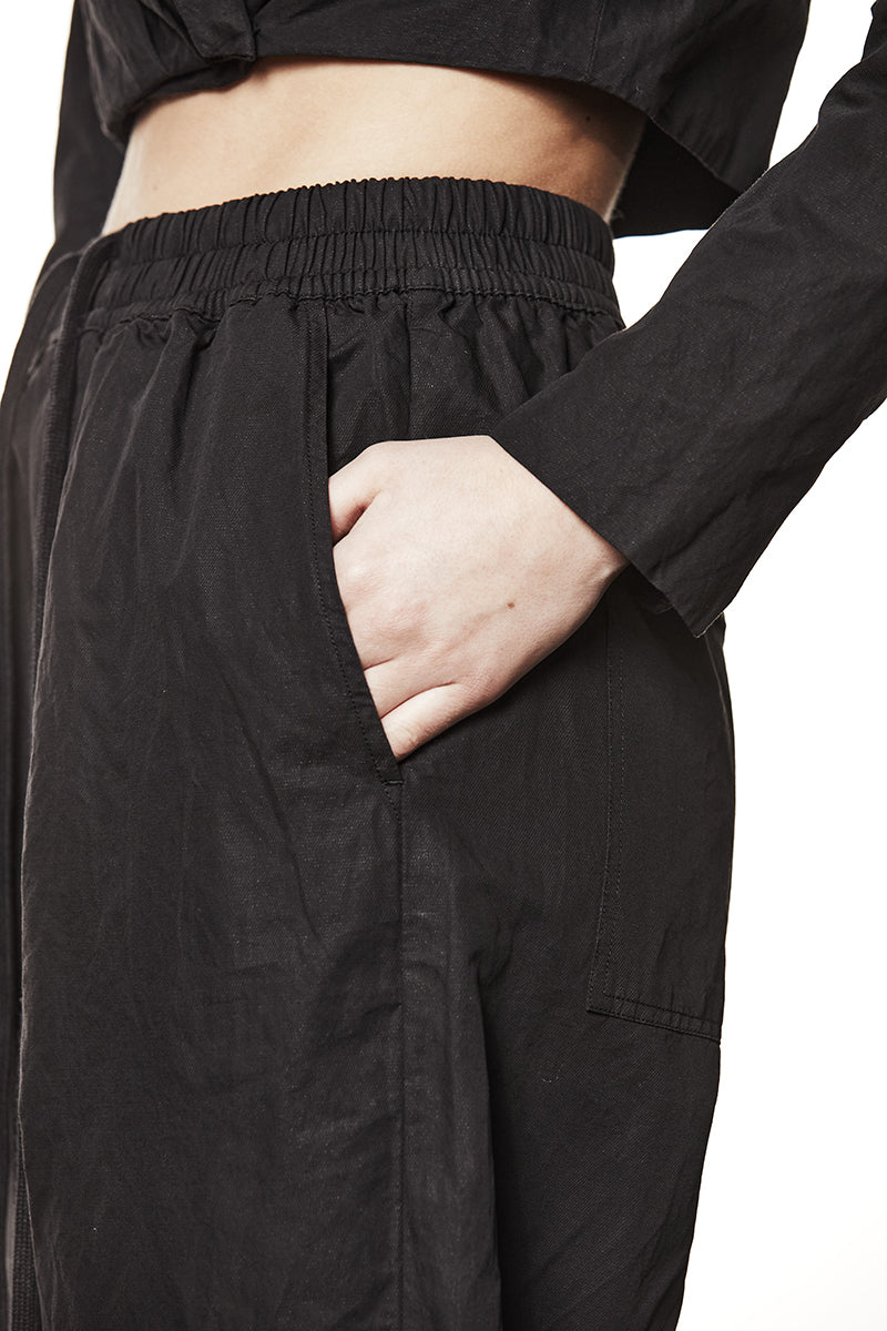 WOVEN TROUSERS WITH METALLIC EFFECT