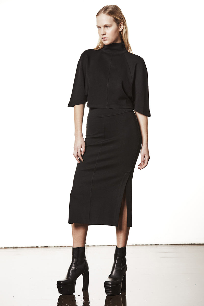 BATWING TURTLE NECK TOP