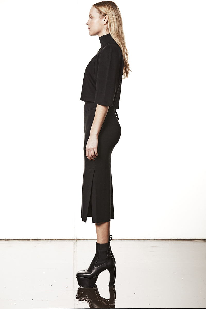 BATWING TURTLE NECK TOP