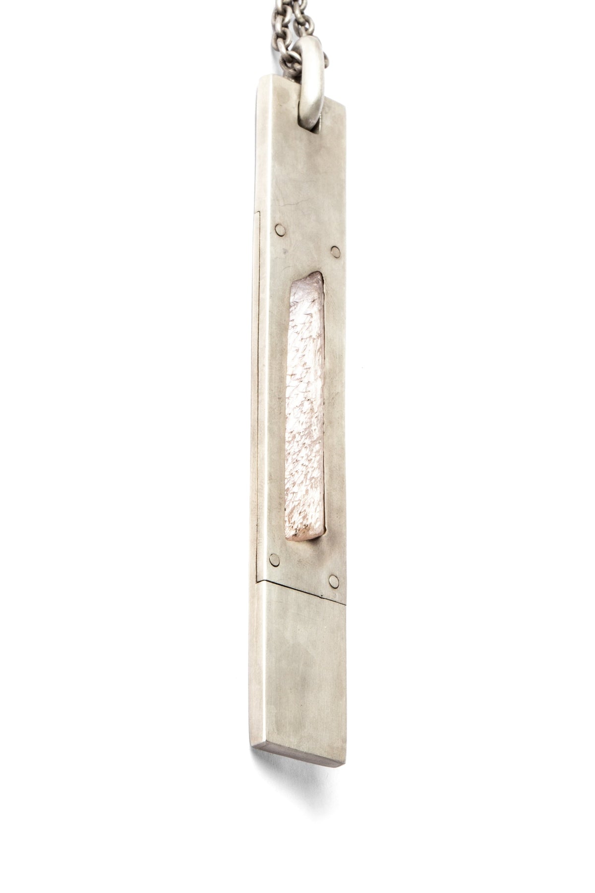 PARTS-OF-FOUR-SHOP-ONLINE-AMULET-NECKLACE-KUNZITE-DA-KUN__4_C08D3497-18CE-4A38-951C-FBDDDBAC9EF6