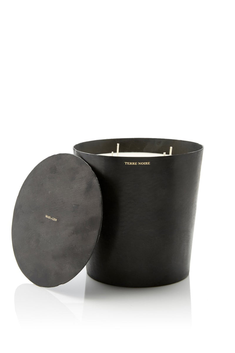 Mad et Len | Shop Online | Bougie Vestimentale 3.5kg | Terre Noire